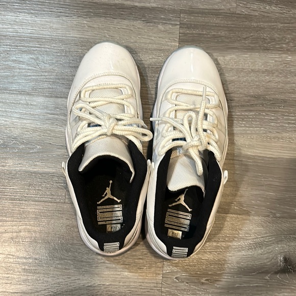 low top light blue 11s